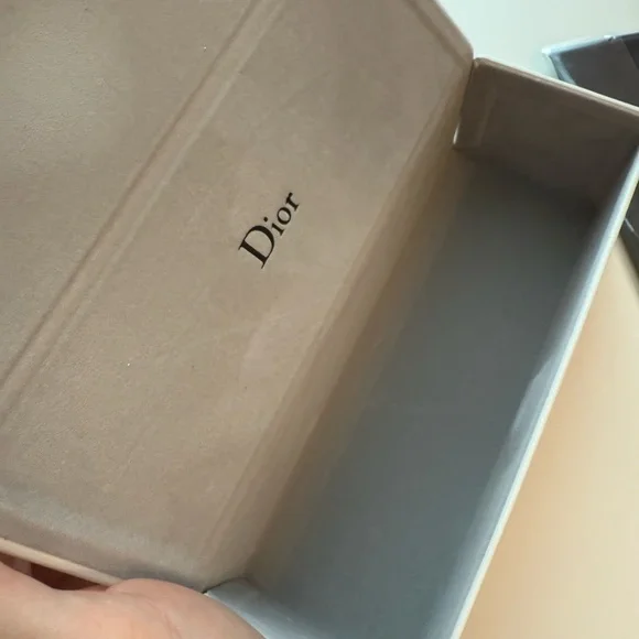 Dior White Quilted Leather Magnetic Sunglasses Box - Picture 6 of 6